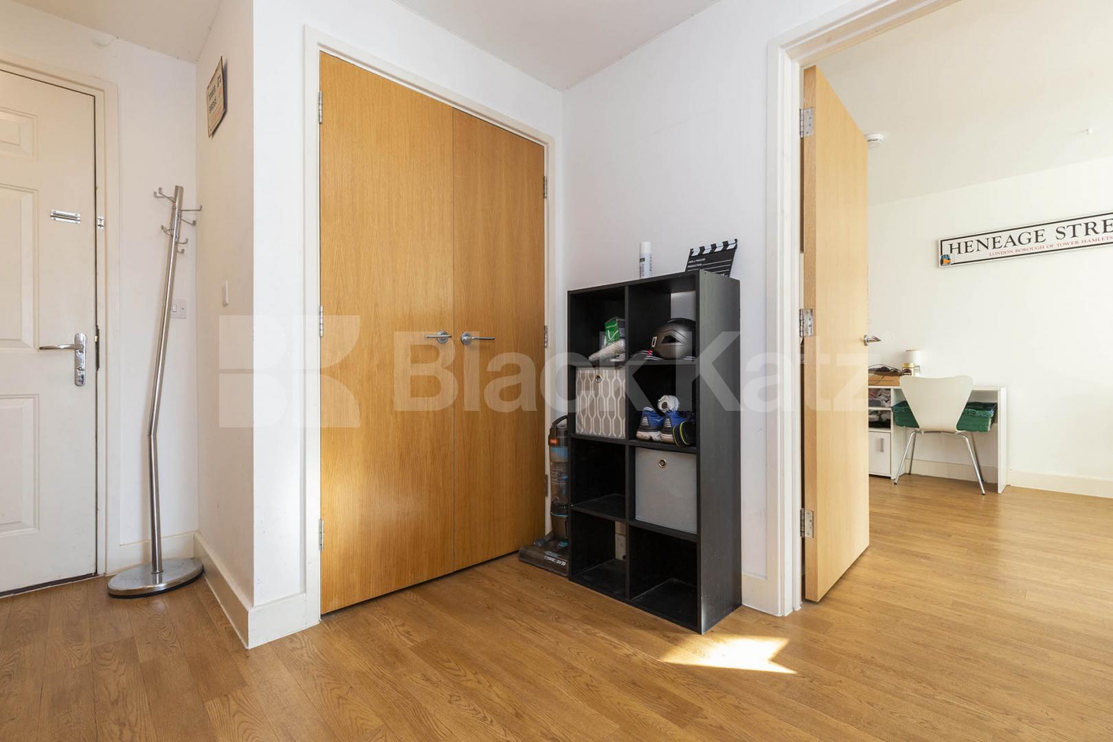 Modern 2 bedroom 2 bathroom property with large balcony  Mildmay Avenue , Newington Green 